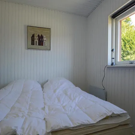 Feriehus Two-bedroom Holiday In Bjert
